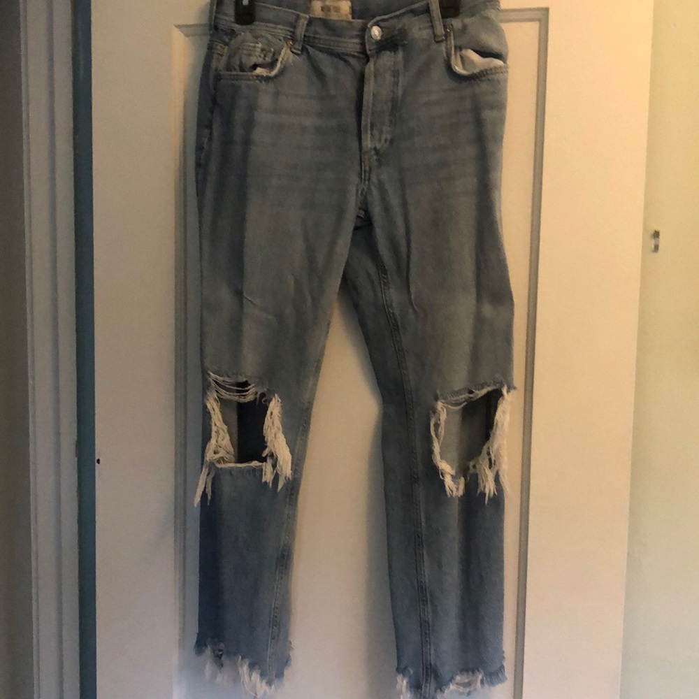 FREE PEOPLE RIPPED JEANS